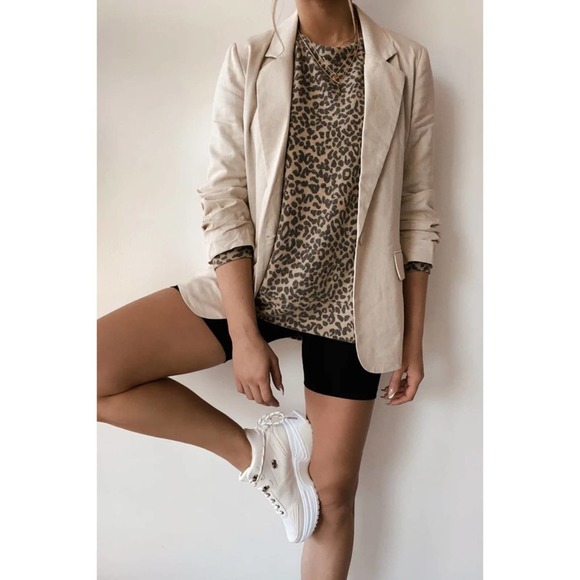 Lulus Tops - NWT Lulus Feline You Leopard Print Pullover Sweatshirt in Taupe sz M